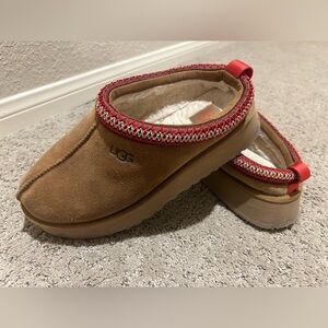 UGG TAZZ PLATFORM SLIPPER